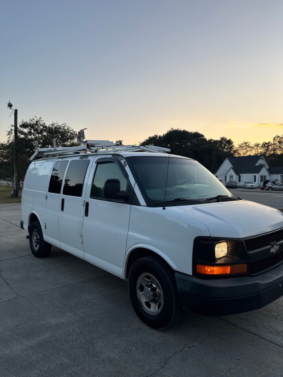 2010 Chevrolet Express Image 15