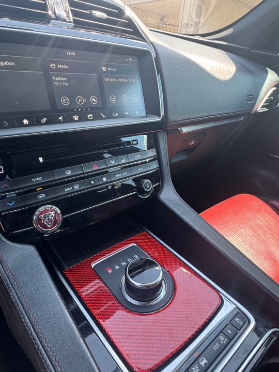 2018 Jaguar F-PACE Image 7