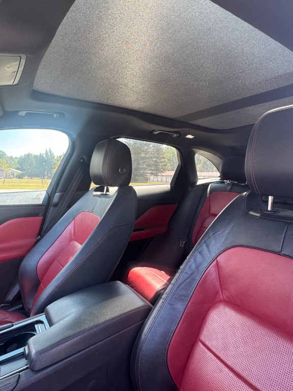 2018 Jaguar F-PACE Image 8