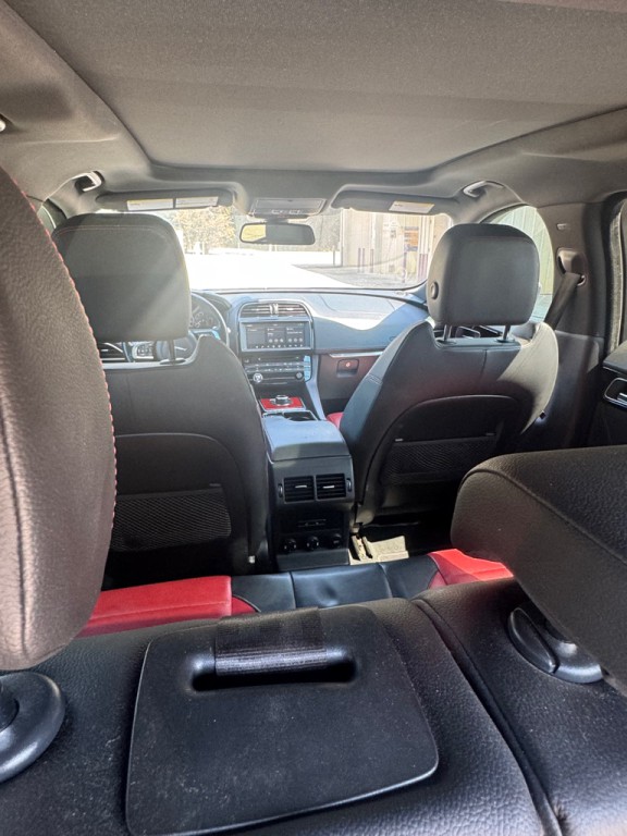 2018 Jaguar F-PACE Image 10