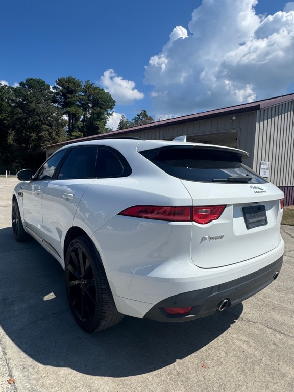 2018 Jaguar F-PACE Image 11