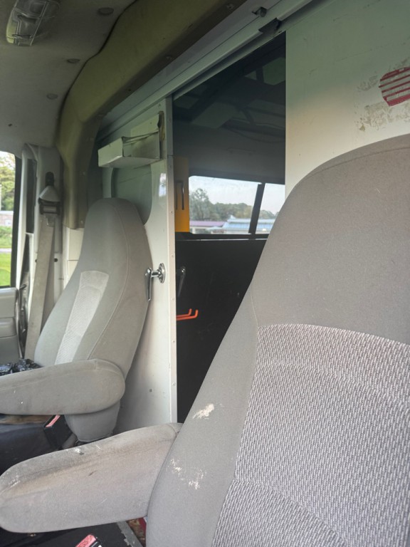 2006 Ford Econoline Image 4