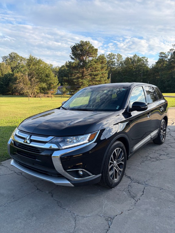2018 Mitsubishi Outlander Image 1