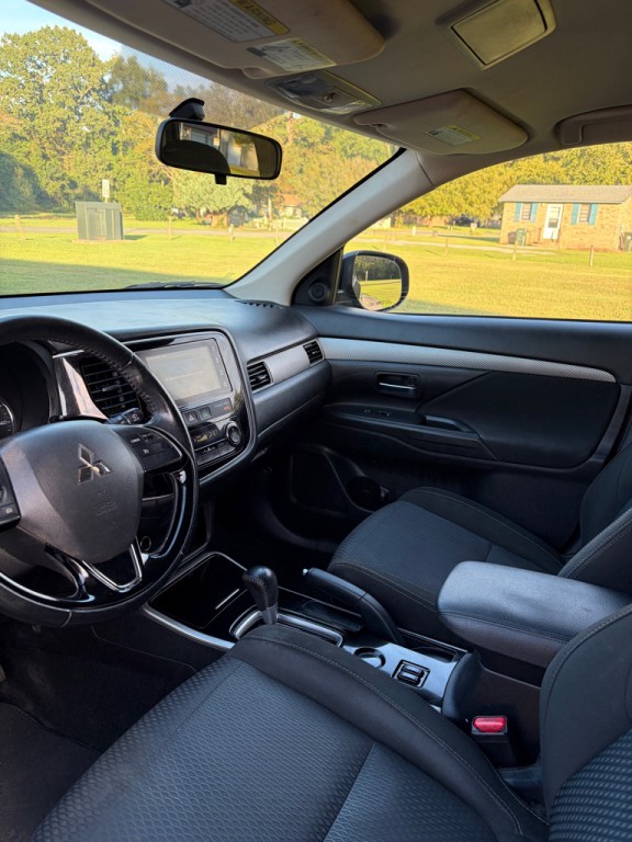 2018 Mitsubishi Outlander Image 6