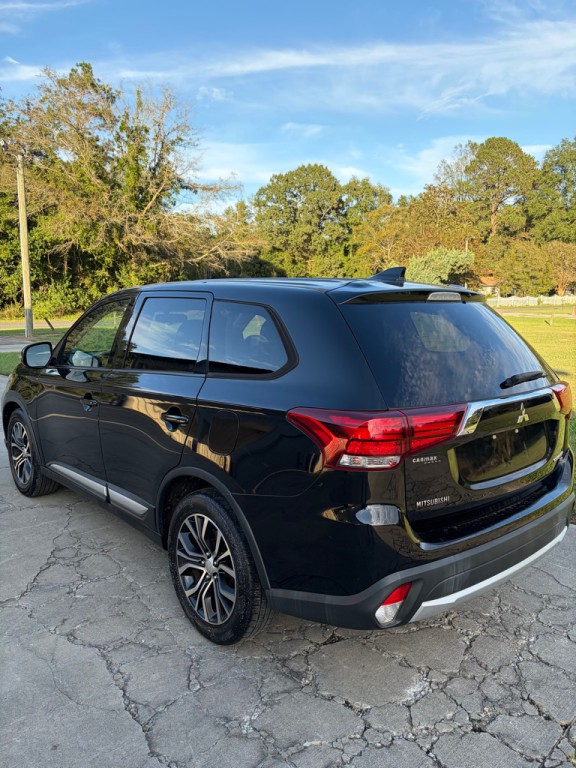 2018 Mitsubishi Outlander Image 11