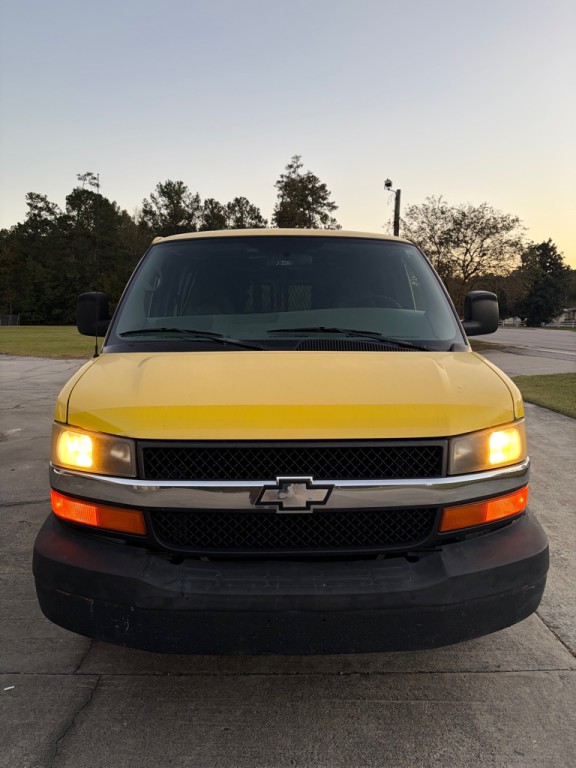 2006 Chevrolet Express Image 2