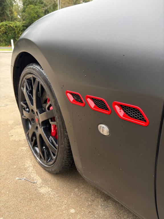 2011 Maserati GranTurismo Image 3