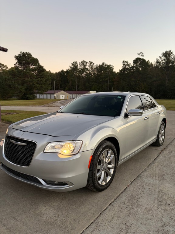 2020 Chrysler 300 Image 1