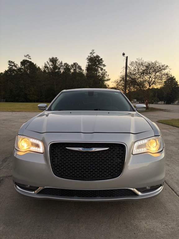 2020 Chrysler 300 Image 2
