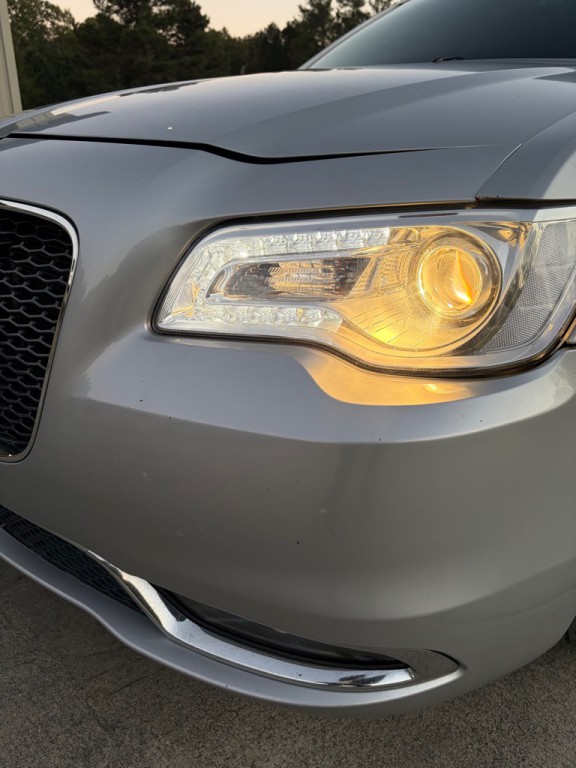 2020 Chrysler 300 Image 3