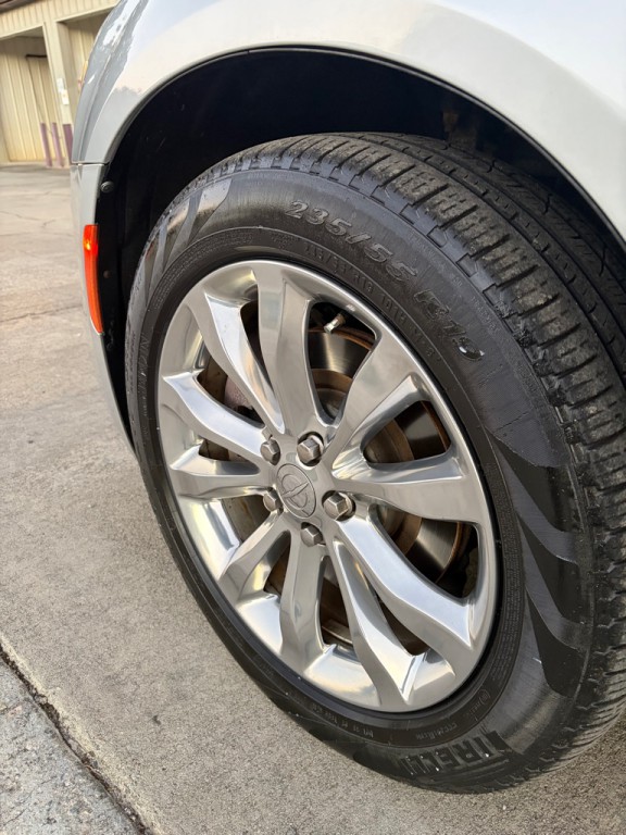 2020 Chrysler 300 Image 4