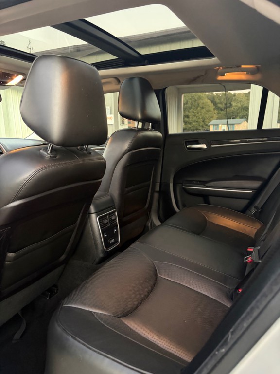 2020 Chrysler 300 Image 7