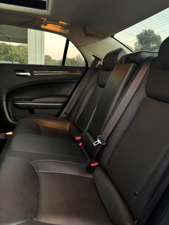 2020 Chrysler 300 Image 8