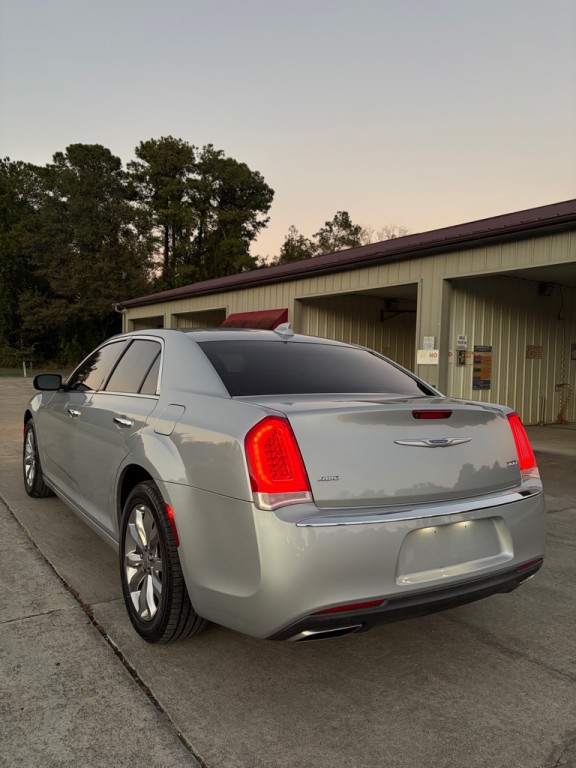 2020 Chrysler 300 Image 9