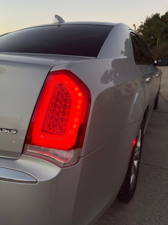 2020 Chrysler 300 Image 11