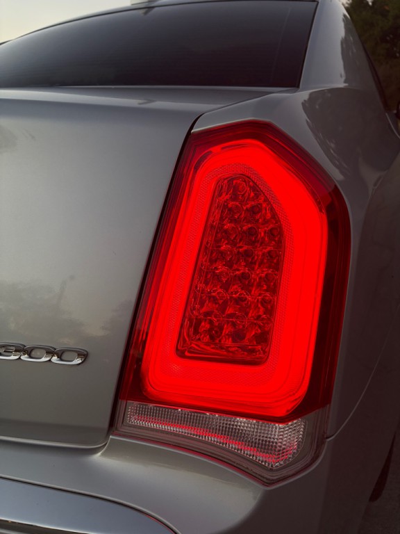 2020 Chrysler 300 Image 12