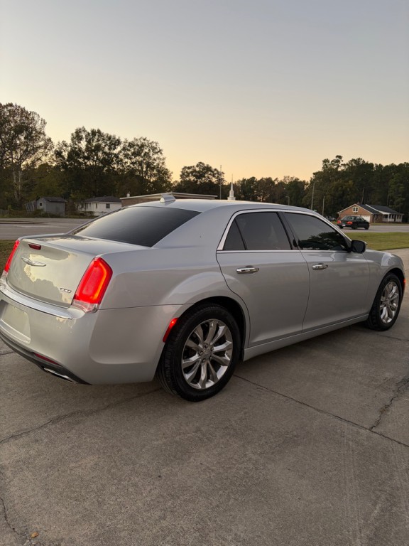2020 Chrysler 300 Image 13