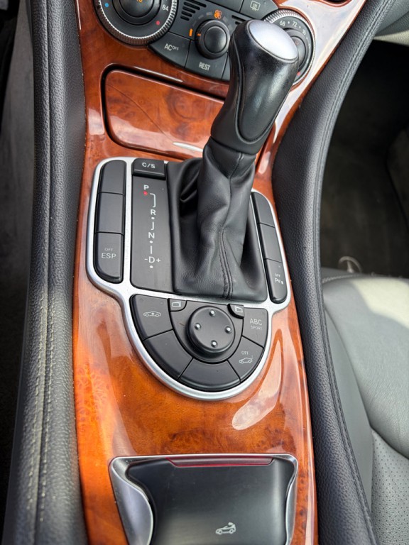 2004 Mercedes-Benz SL-Class Image 7