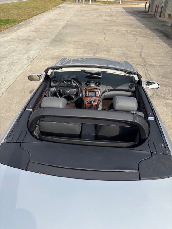 2004 Mercedes-Benz SL-Class Image 12