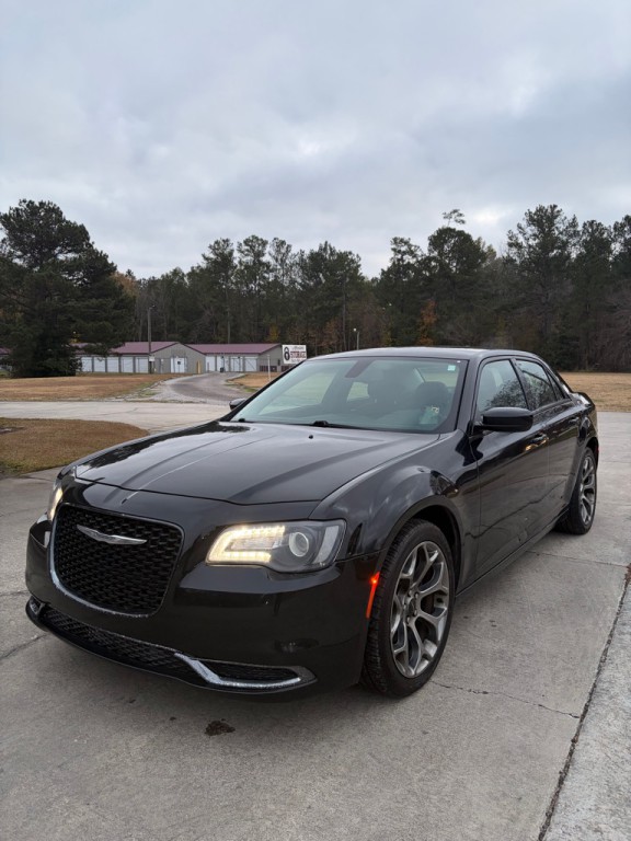 2018 Chrysler 300 Image 1