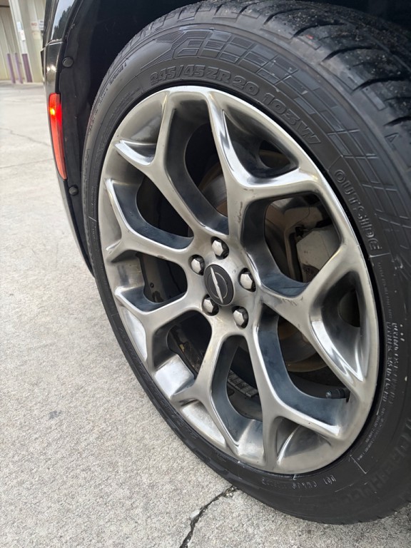 2018 Chrysler 300 Image 3