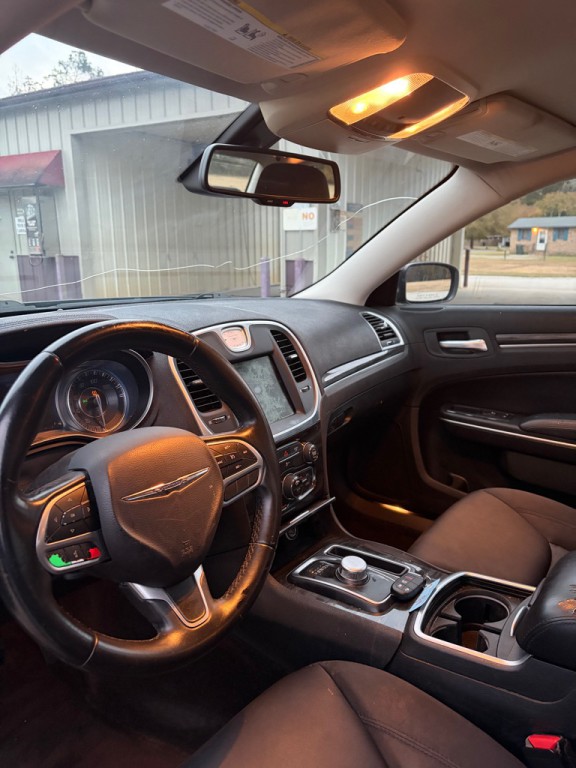 2018 Chrysler 300 Image 4