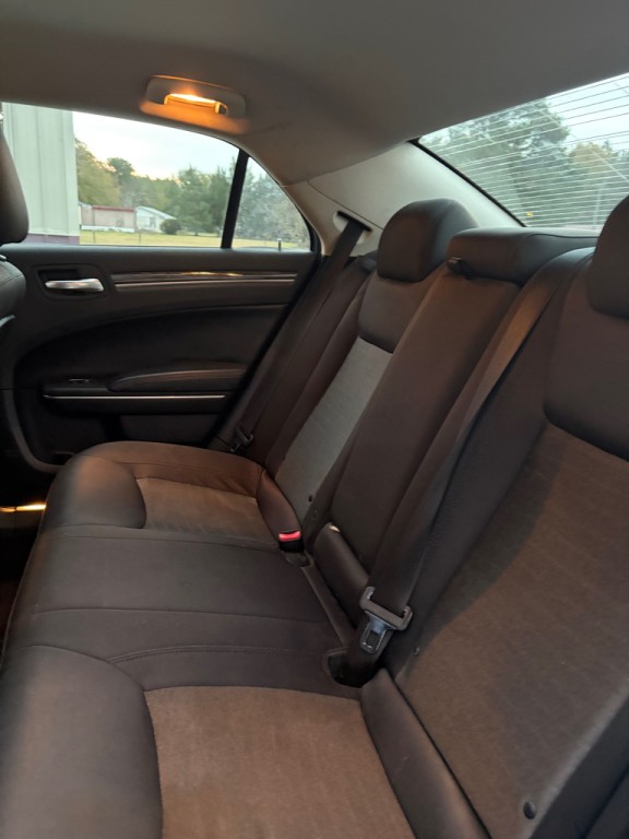 2018 Chrysler 300 Image 7