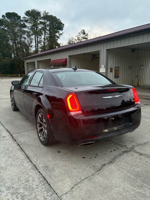2018 Chrysler 300 Image 8