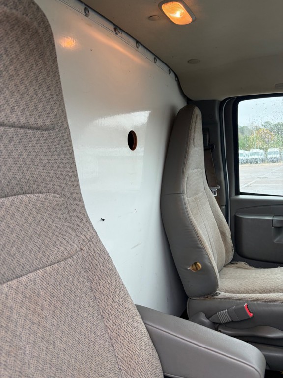 2018 Chevrolet Express Image 2