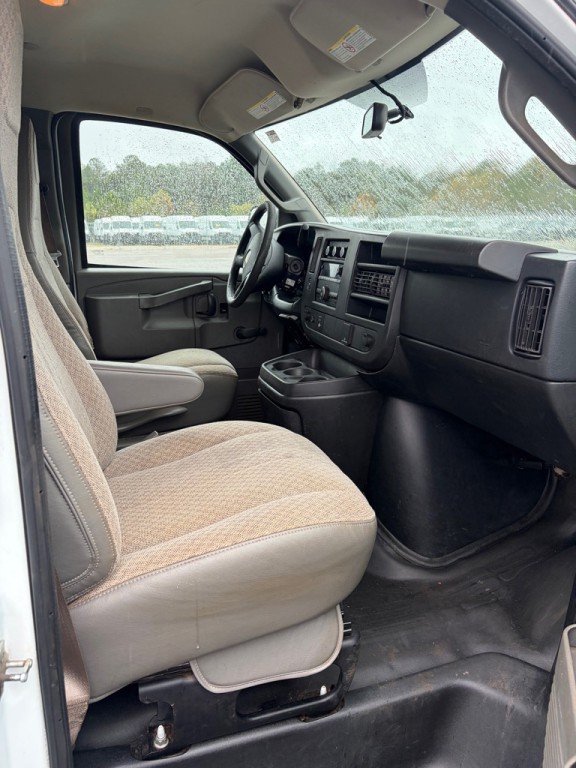 2018 Chevrolet Express Image 3