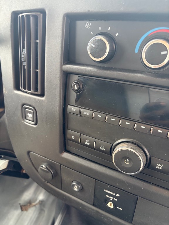 2018 Chevrolet Express Image 4