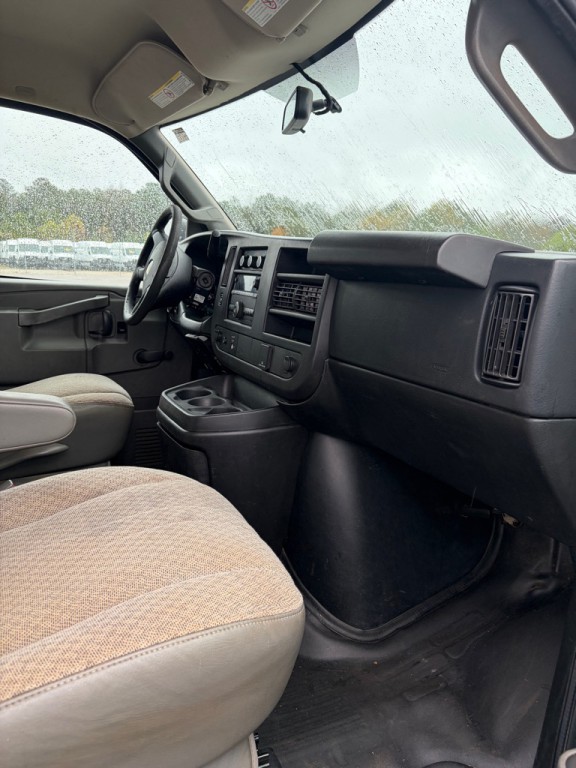 2018 Chevrolet Express Image 5