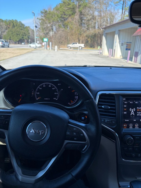2018 Jeep Grand Cherokee Image 12