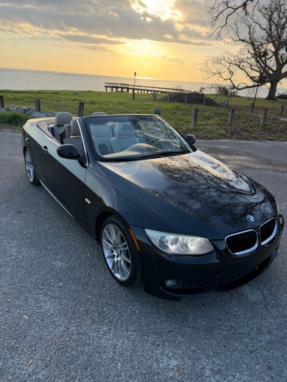 2013 BMW 3 Series Image 1