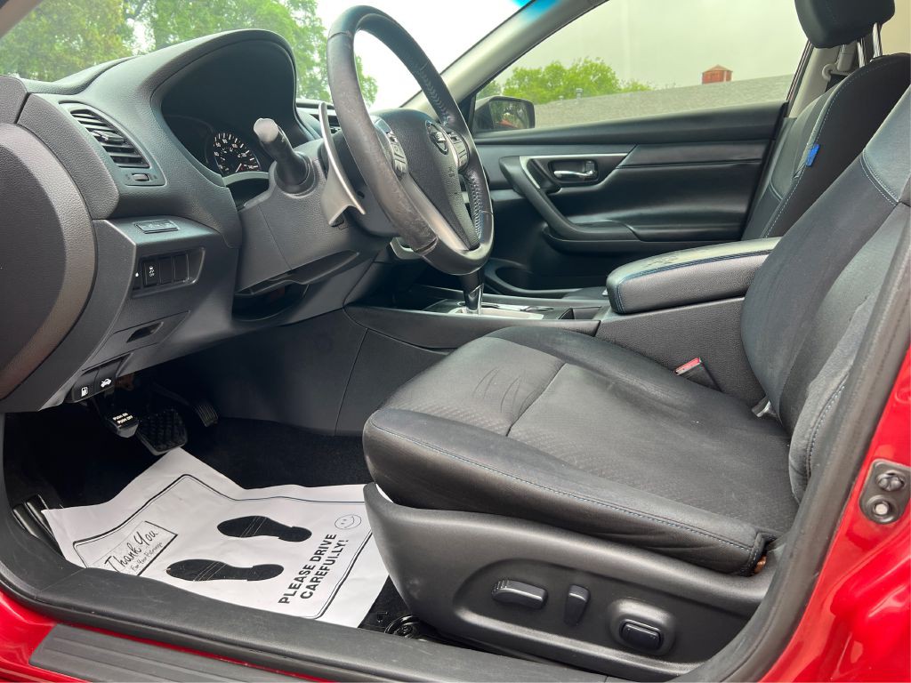 2017 Nissan Altima Image 10