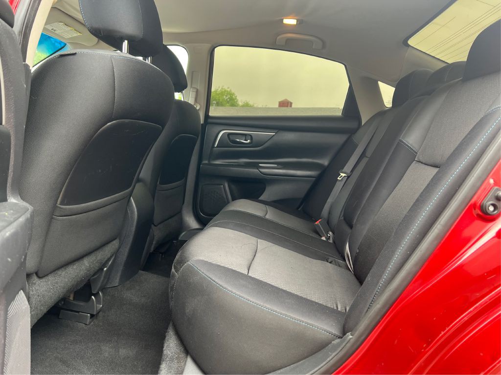 2017 Nissan Altima Image 11