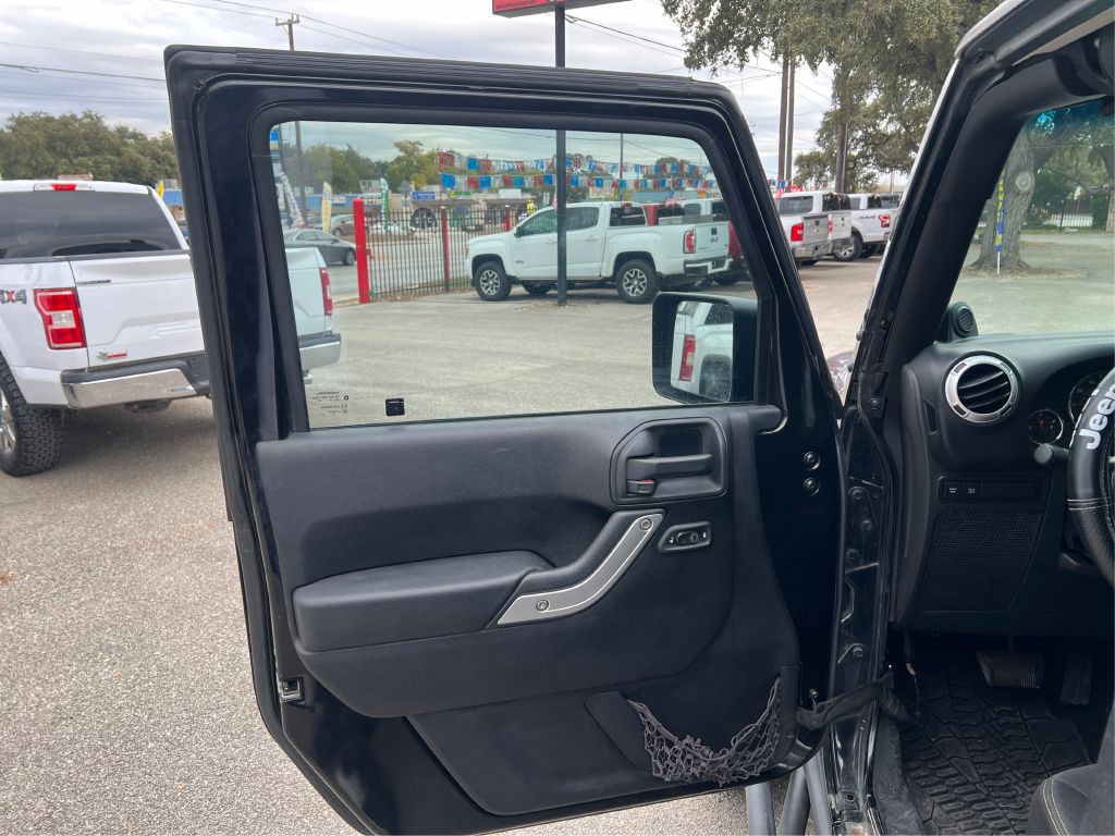 2013 Jeep Wrangler Image 16