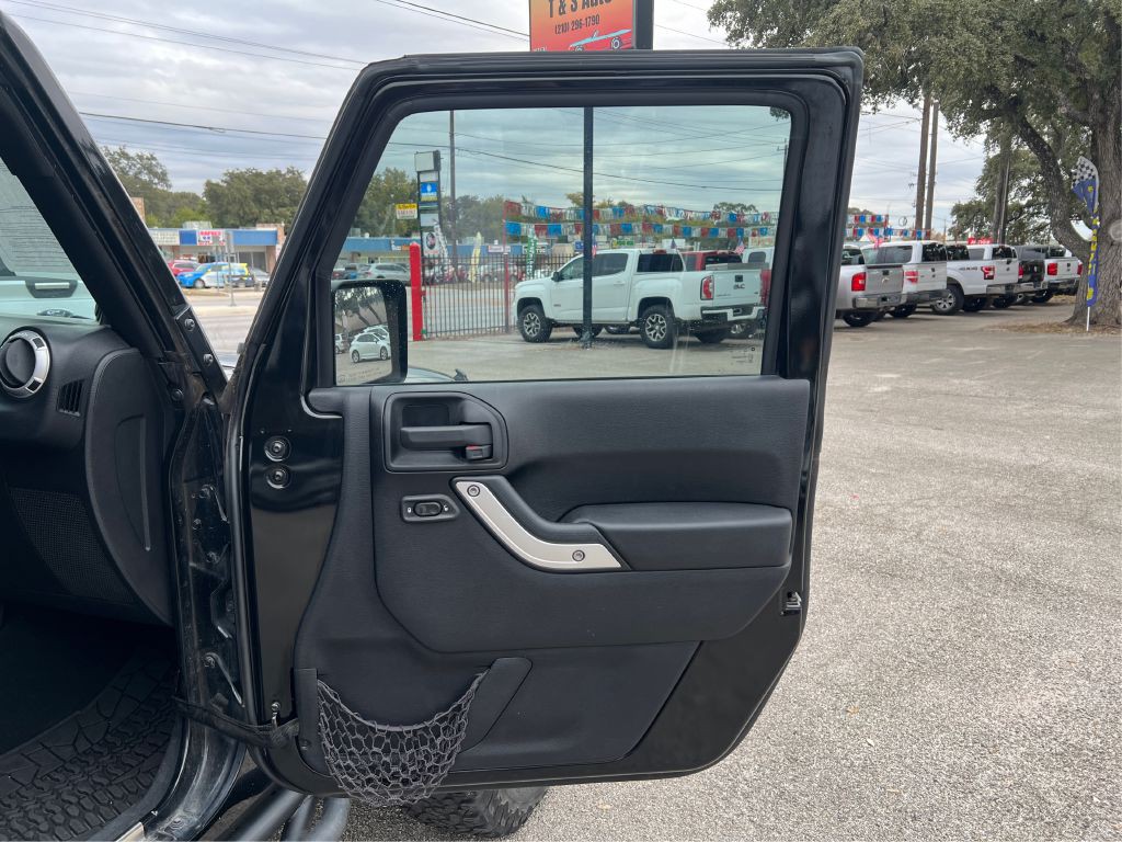 2013 Jeep Wrangler Image 17