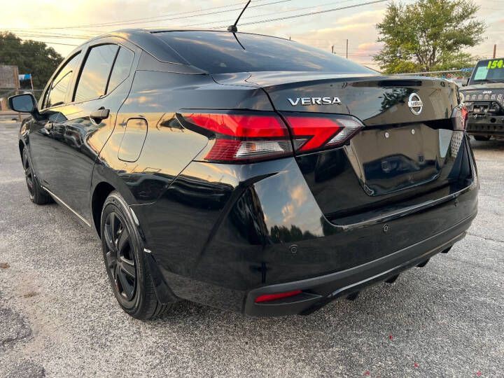 2021 Nissan Versa Image 7