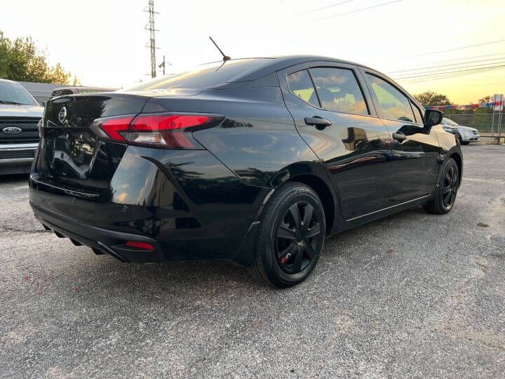 2021 Nissan Versa Image 9