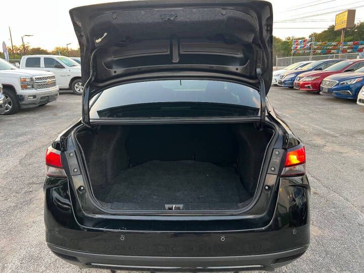 2021 Nissan Versa Image 10