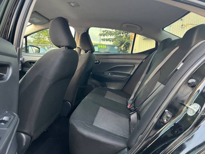 2021 Nissan Versa Image 21