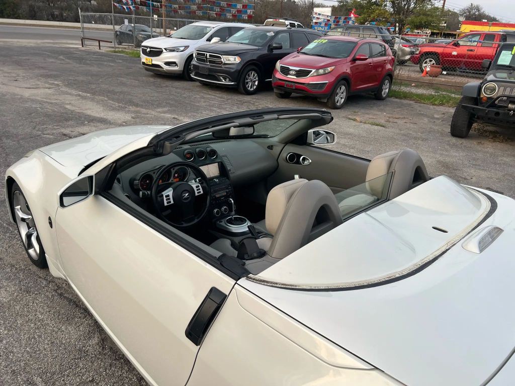 2008 Nissan 350Z Image 11