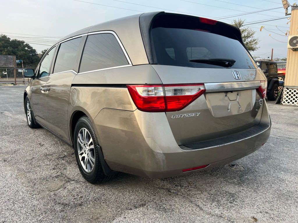 2011 Honda Odyssey Image 4
