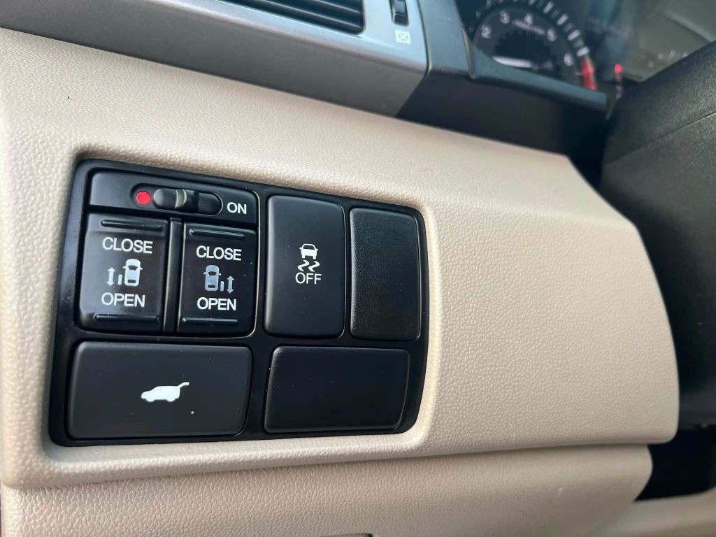 2011 Honda Odyssey Image 16