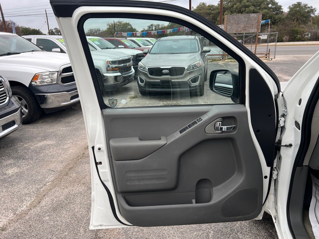 2018 Nissan Frontier Image 32