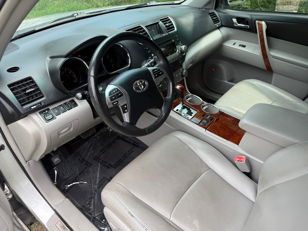 2012 Toyota Highlander Image 11