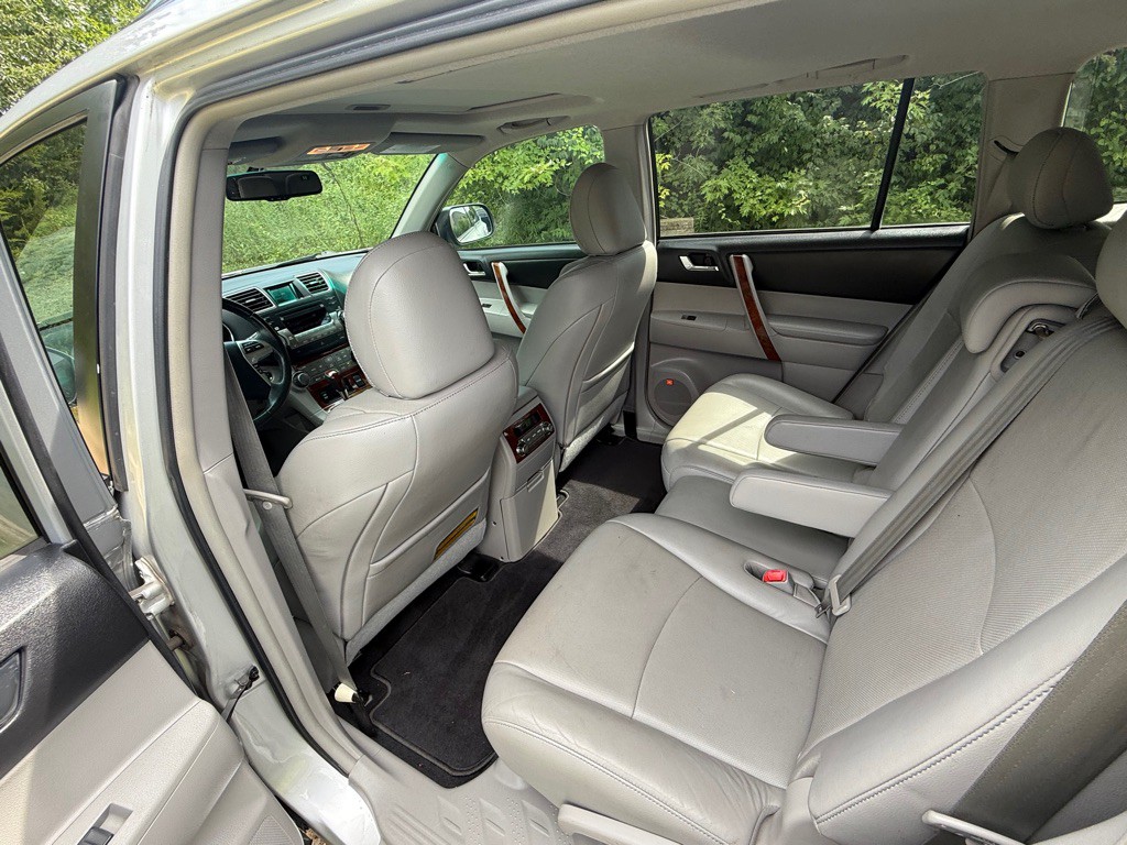 2012 Toyota Highlander Image 15