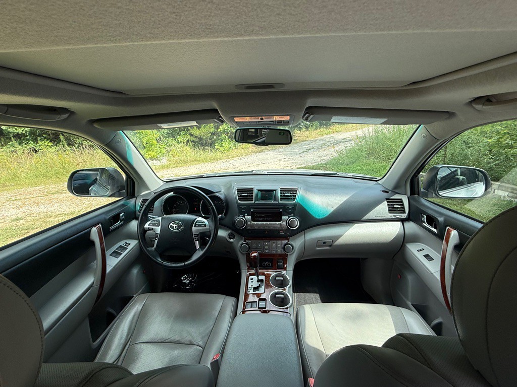2012 Toyota Highlander Image 17