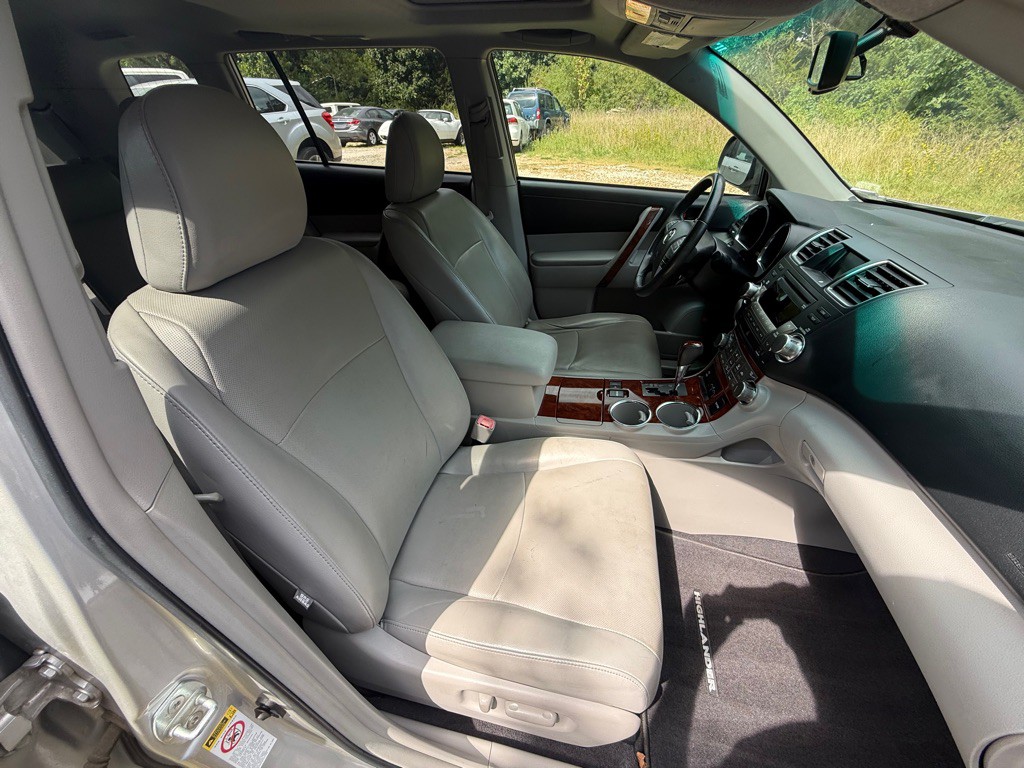 2012 Toyota Highlander Image 21